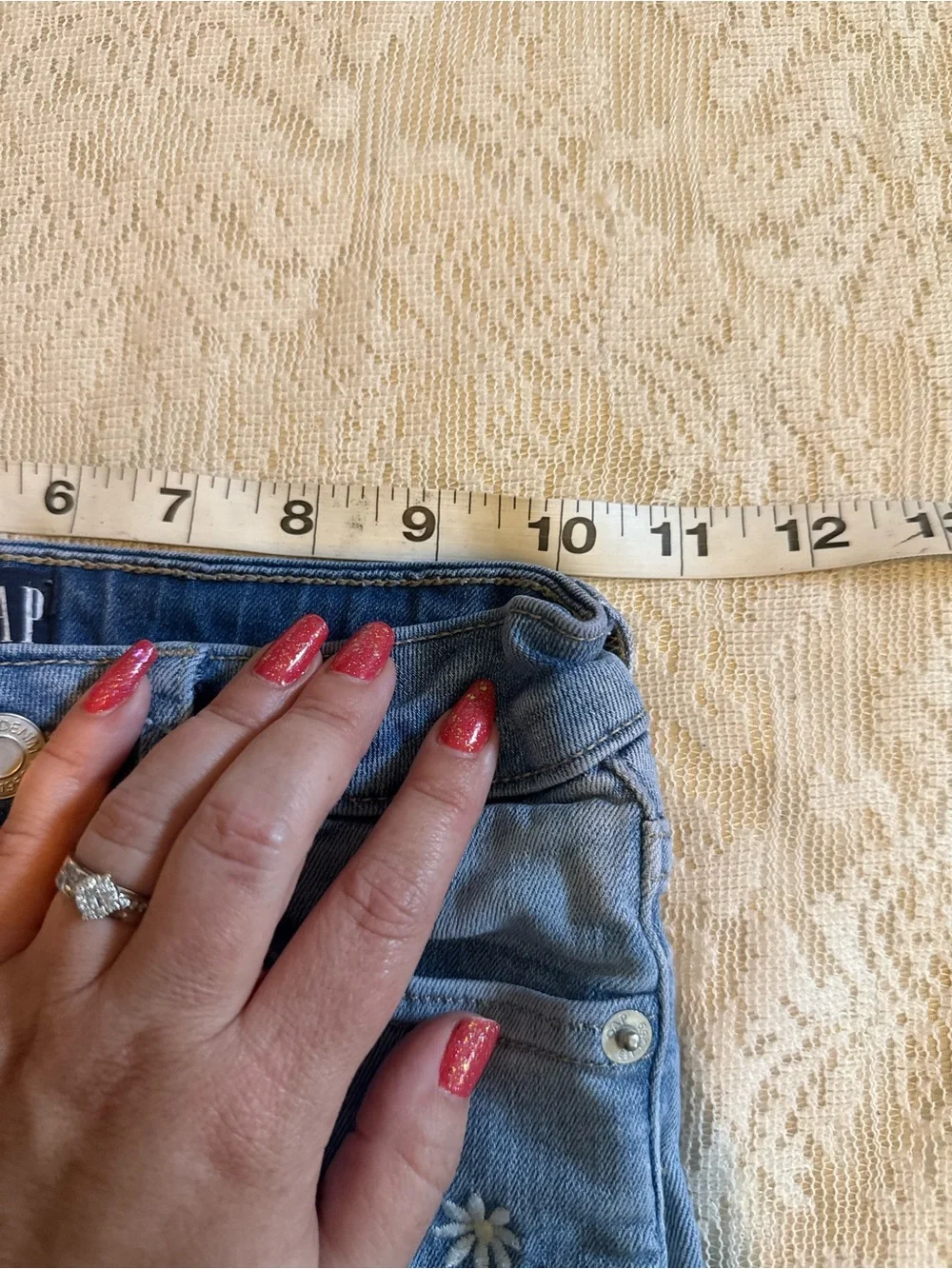 Gap kids high rise 70s flare embroidered daisy jeans